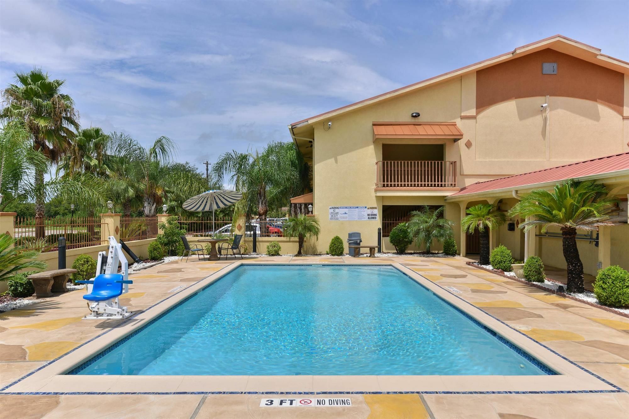 Americas Best Value Inn&Suites-Alvin/Houston Extérieur photo